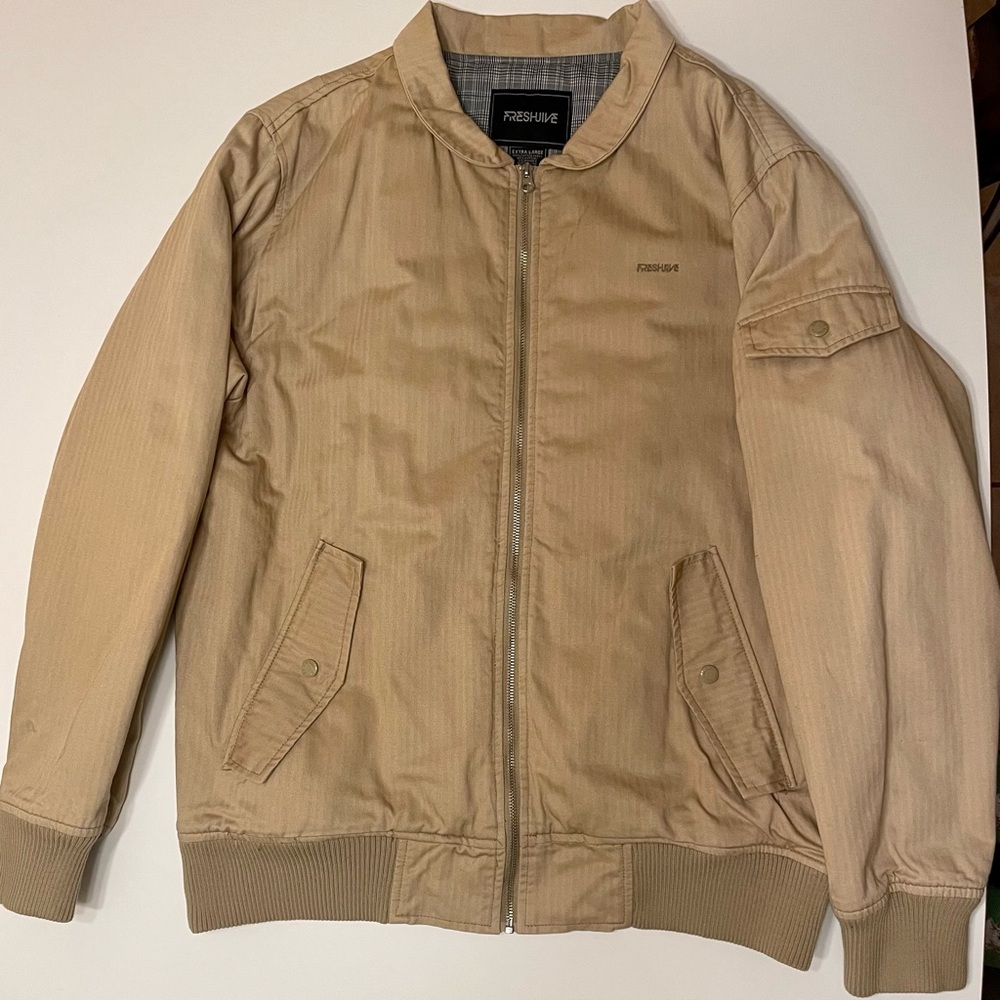 Men’s XL Freshjive jacket.